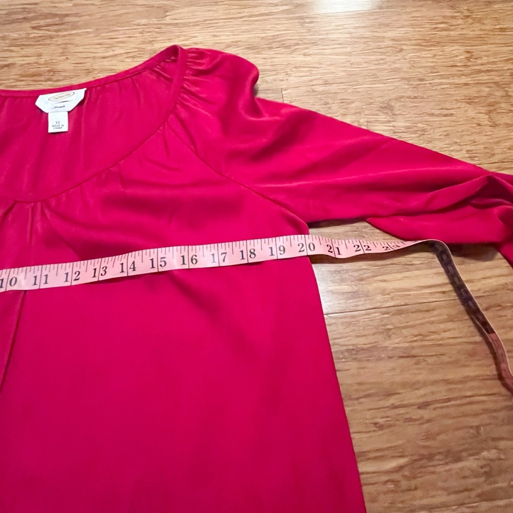 Talbots 100% Silk Vibrant V-Neck Red Blouse with ruched collar long sleeves. 10 - Picture 11 of 14